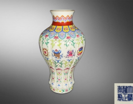 粉彩暗八仙寶相花瓜棱