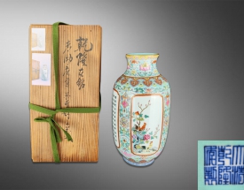 粉彩四開光花卉燈籠瓶
