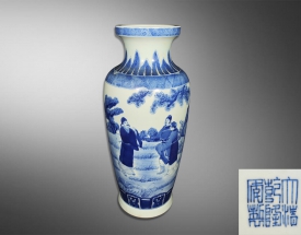 青花人(rén)物象腿瓶