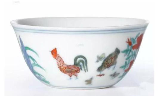 明成化鬥彩雞缸杯，2014年香港蘇富比春季拍賣會拍賣成交價2.2億人(rén)民币，由上(shàng)海收藏家劉益謙拍得。