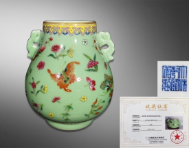 粉彩蝶戀花紋雙耳尊