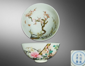 粉彩過牆花卉紋碗