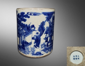 青花人(rén)物筆筒