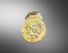 和(hé / huò)田玉透雕龍紋出(chū)廓币
