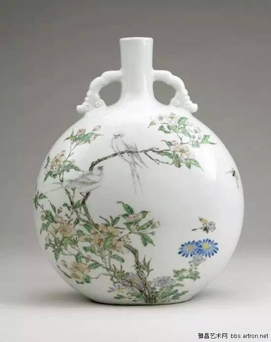 粉彩抱月瓶 大(dà)英博物館館藏